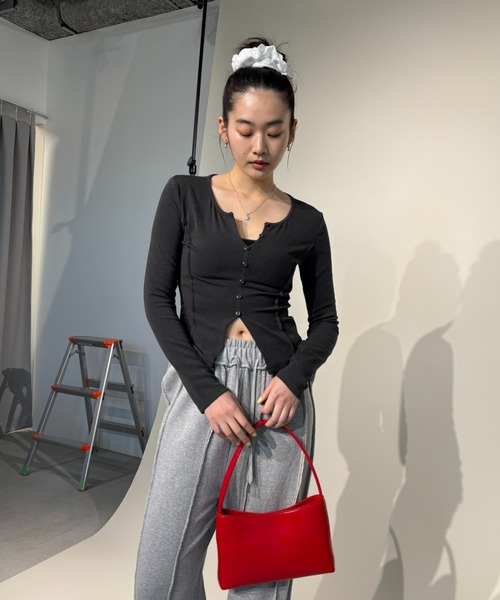FUULLY STUDIO(フーリィーステューディオ)の「ベーシックスクエアミニバッグ(ハンドバッグ・レディース・レッド/ブラック/アイボリー・FREE)」の12枚目の写真