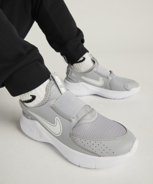 クリスマスsale　NIKE　プリーツ　ランニングランナー Nike、キッズ用コズミック ランナーにより次世代のランニングを新たに