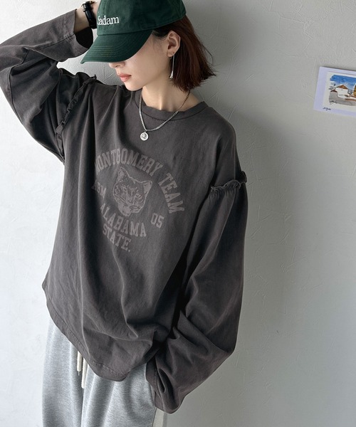 classicalelf（クラシカルエルフ）の「【長袖登場！】甘さも強さもこの一枚で。綿100％袖フリル×ピグメントカレッジTシャツ＆ロンT(半袖)(長袖)（Tシャツ/カットソー・レディース・チャコール/ピンク/ブルー/オフホワイト/ホワイト系1/グレー系1・LARGE/SMALL/X-LARGE/MEDIUM）」の15枚目の写真