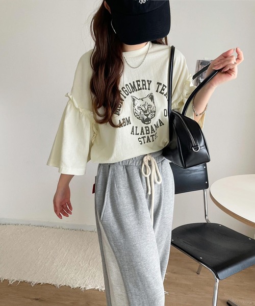 classicalelf（クラシカルエルフ）の「【長袖登場！】甘さも強さもこの一枚で。綿100％袖フリル×ピグメントカレッジTシャツ＆ロンT(半袖)(長袖)（Tシャツ/カットソー・レディース・チャコール/ピンク/ブルー/オフホワイト/ホワイト系1/グレー系1・LARGE/SMALL/X-LARGE/MEDIUM）」の11枚目の写真