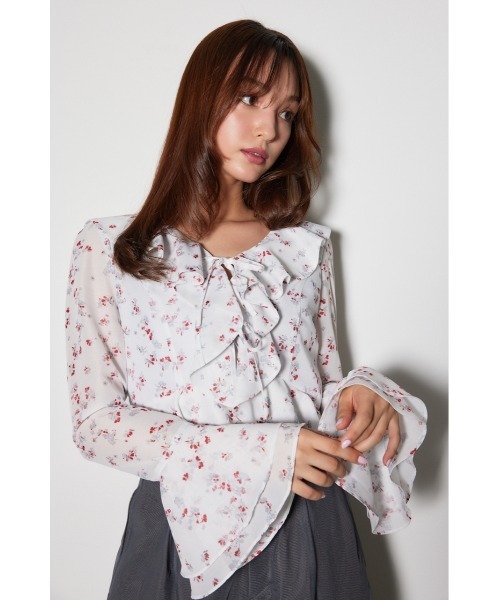 美品✨rienda リエンダ花柄プリントブラウス　ブラック　フリーサイズ　フリル セール】フロントフリルフラワーブラウス（シャツ/ブラウス