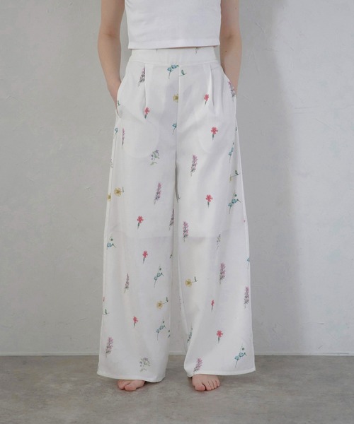 美品✨オーガ　OHGA FLOWER PANTS M ホワイト　フラワーパンツ セール】ワイドフラワープリント花柄パンツ（その他パンツ