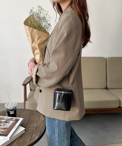 DISCOAT（ディスコート）の「【アクセサリー感覚で持ち歩ける♪】チェーンミニキューブバッグ（ショルダーバッグ・レディース・アイボリー/ブラック/ブラウン・FREE）」の17枚目の写真