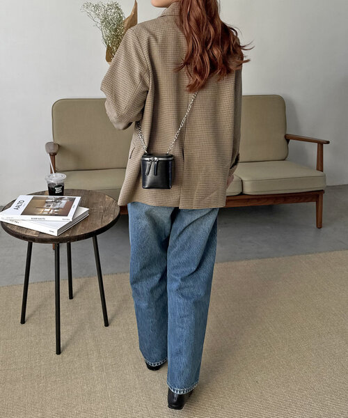 DISCOAT（ディスコート）の「【アクセサリー感覚で持ち歩ける♪】チェーンミニキューブバッグ（ショルダーバッグ・レディース・アイボリー/ブラック/ブラウン・FREE）」の22枚目の写真