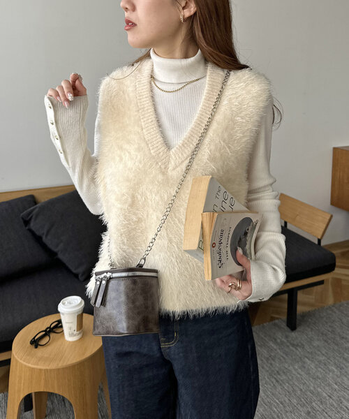 DISCOAT（ディスコート）の「【アクセサリー感覚で持ち歩ける♪】チェーンミニキューブバッグ（ショルダーバッグ・レディース・アイボリー/ブラック/ブラウン・FREE）」の13枚目の写真