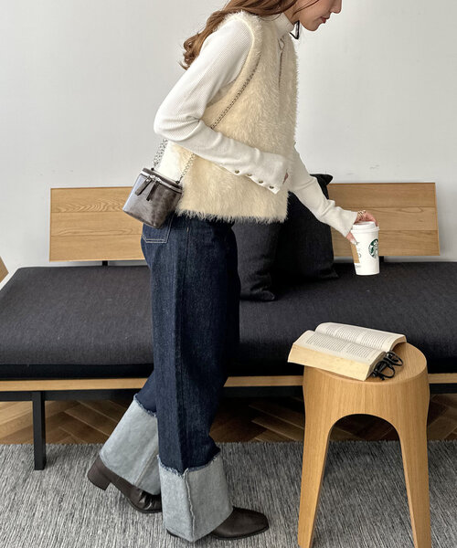 DISCOAT（ディスコート）の「【アクセサリー感覚で持ち歩ける♪】チェーンミニキューブバッグ（ショルダーバッグ・レディース・アイボリー/ブラック/ブラウン・FREE）」の8枚目の写真