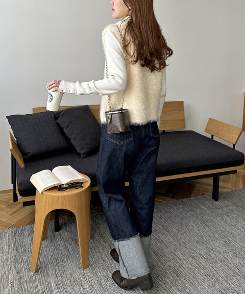 DISCOAT（ディスコート）の「【アクセサリー感覚で持ち歩ける♪】チェーンミニキューブバッグ（ショルダーバッグ・レディース・アイボリー/ブラック/ブラウン・FREE）」の9枚目の写真