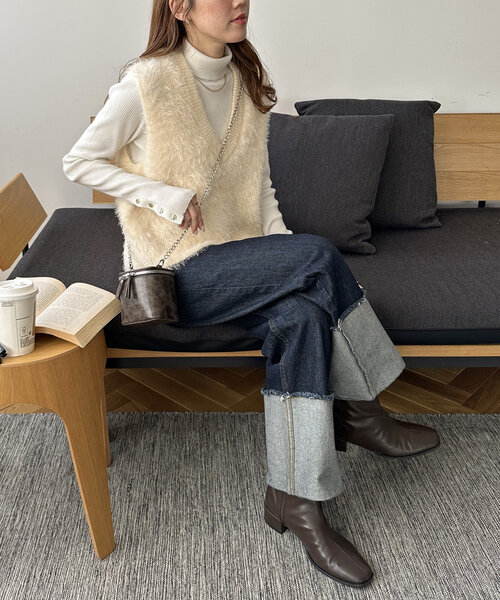 DISCOAT（ディスコート）の「【アクセサリー感覚で持ち歩ける♪】チェーンミニキューブバッグ（ショルダーバッグ・レディース・アイボリー/ブラック/ブラウン・FREE）」の10枚目の写真