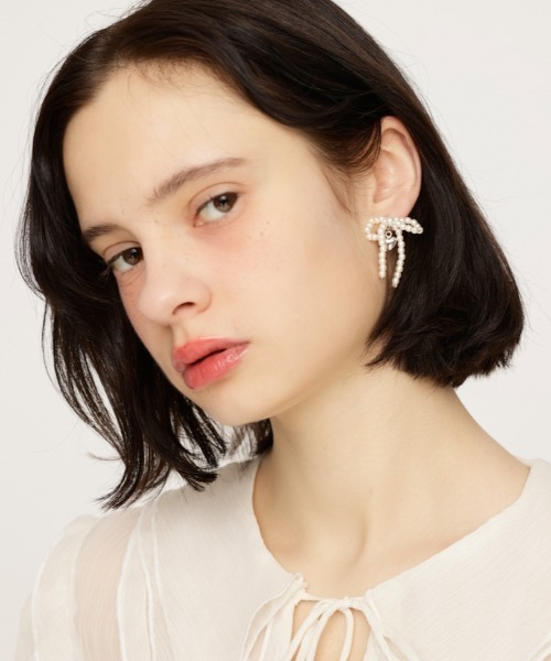 SLY（スライ）の「RIBBON CHARM P/EARRING リボン チャーム ピアス（ピアス（両耳用）・レディース・クリア/シルバー/ホワイト・FREE）」の16枚目の写真