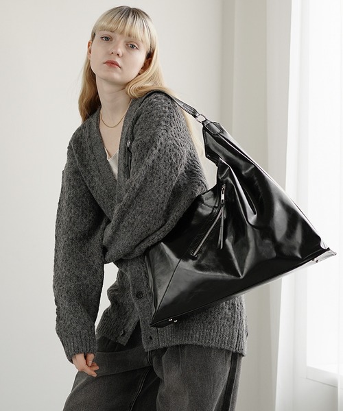 MinoriTY（マイノリティ）の「【MinoriTY】ガラスPUレザートライアングル2WAYトートバッグ/ショルダーバッグ（トートバッグ・メンズ・ブラック・FREE）」の3枚目の写真