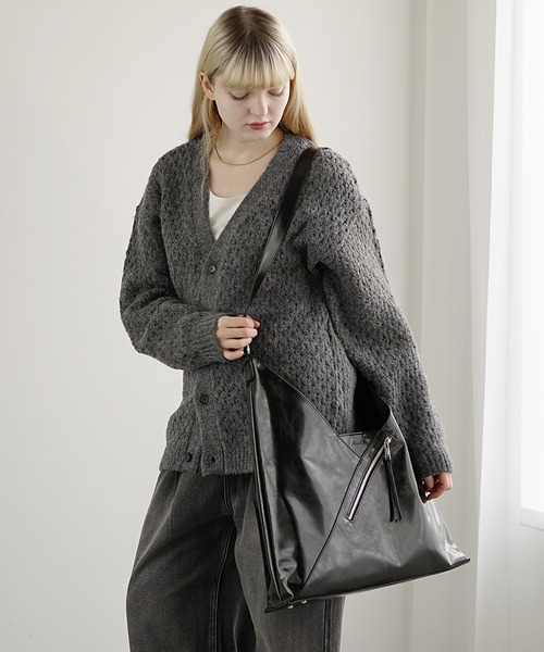 MinoriTY（マイノリティ）の「【MinoriTY】ガラスPUレザートライアングル2WAYトートバッグ/ショルダーバッグ（トートバッグ・メンズ・ブラック・FREE）」の5枚目の写真