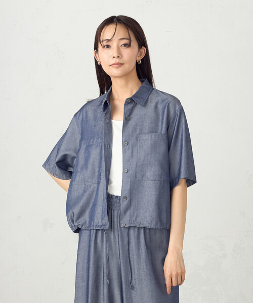 COMME CA ISM(コムサイズム)の「デニム風ドロスト付き ショートシャツ / セットアップ対応(シャツ/ブラウス・レディース・ブラック/ネイビー/カーキ・FREE)」の2枚目の写真