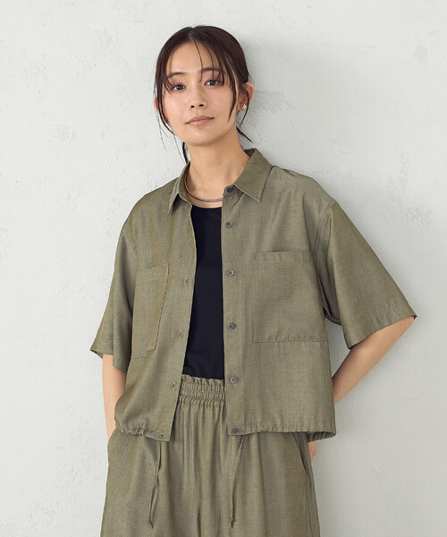 COMME CA ISM(コムサイズム)の「デニム風ドロスト付き ショートシャツ / セットアップ対応(シャツ/ブラウス・レディース・ブラック/ネイビー/カーキ・FREE)」の1枚目の写真