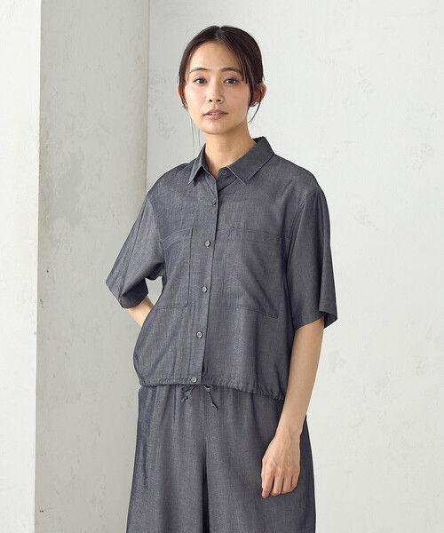 COMME CA ISM(コムサイズム)の「デニム風ドロスト付き ショートシャツ / セットアップ対応(シャツ/ブラウス・レディース・ブラック/ネイビー/カーキ・FREE)」の3枚目の写真