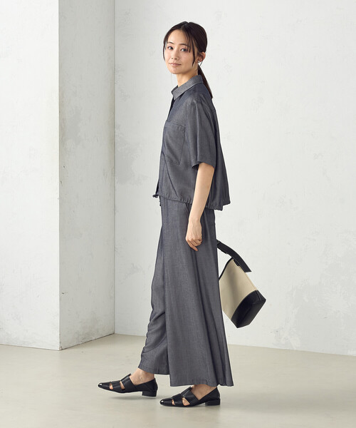 COMME CA ISM(コムサイズム)の「デニム風ドロスト付き ショートシャツ / セットアップ対応(シャツ/ブラウス・レディース・ブラック/ネイビー/カーキ・FREE)」の5枚目の写真