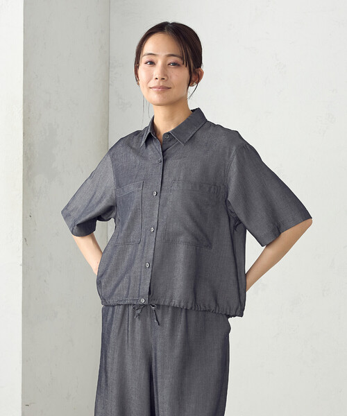 COMME CA ISM(コムサイズム)の「デニム風ドロスト付き ショートシャツ / セットアップ対応(シャツ/ブラウス・レディース・ブラック/ネイビー/カーキ・FREE)」の6枚目の写真