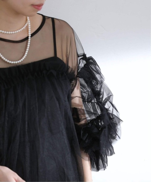 La TOTALITE(ラトータリテ)の「《追加2》デコラティブチュールトップス(シャツ/ブラウス・レディース・ライトグリーン/チャコールグレー/ベージュ/ブラック・FREE)」の7枚目の写真