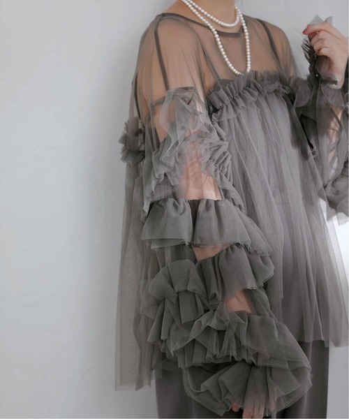 La TOTALITE(ラトータリテ)の「《追加2》デコラティブチュールトップス(シャツ/ブラウス・レディース・ライトグリーン/チャコールグレー/ベージュ/ブラック・FREE)」の13枚目の写真