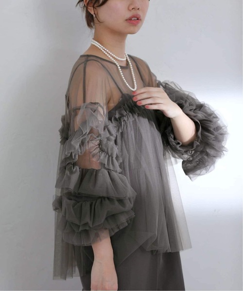La TOTALITE(ラトータリテ)の「《追加2》デコラティブチュールトップス(シャツ/ブラウス・レディース・ライトグリーン/チャコールグレー/ベージュ/ブラック・FREE)」の14枚目の写真