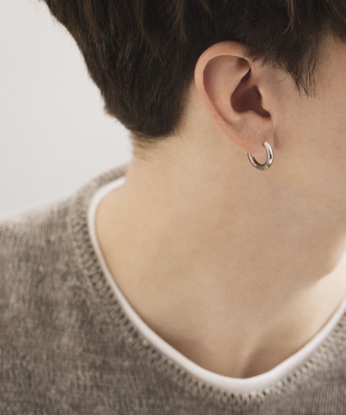 4℃ HOMME+（ヨンドシーオムプラス）の「シルバー フープ ピアス（ピアス（両耳用）・メンズ・シルバー・FREE）」の3枚目の写真