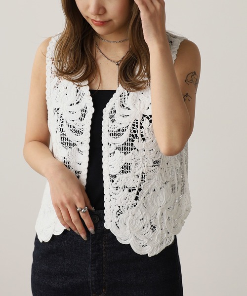 ADAWAS（アダワズ）の「ADAWAS/アダワス LILY EMBROIDERY V-NECK VEST Vネックベスト（ベスト・レディース・ホワイト/ブラック/ミント・ONE SIZE）」の6枚目の写真