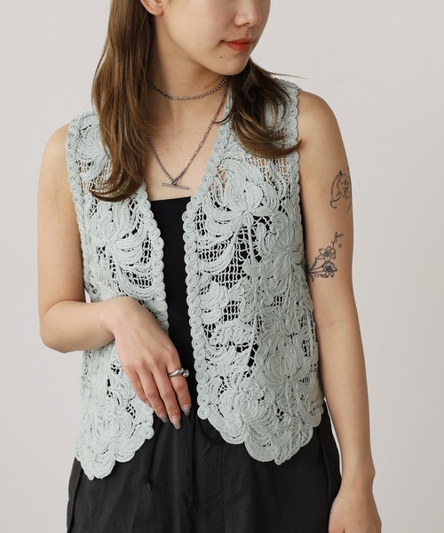 ADAWAS（アダワズ）の「ADAWAS/アダワス LILY EMBROIDERY V-NECK VEST Vネックベスト（ベスト・レディース・ホワイト/ブラック/ミント・ONE SIZE）」の22枚目の写真