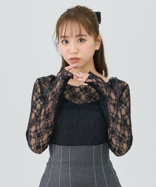 REDYAZEL（レディアゼル）の「サテンリボンショルダーレーストップス（Tシャツ/カットソー・レディース・ブラック/オフホワイト/ブルー・FREE）」の5枚目の写真