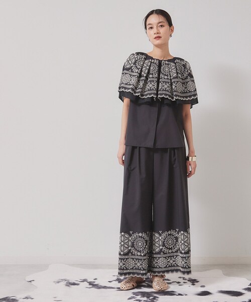 Sunauna（スーナウーナ）の「【幾何柄／エンブロイダリー】ケープカラーブラウス（シャツ/ブラウス・レディース・カーキ/ブラック・40/38）」の5枚目の写真