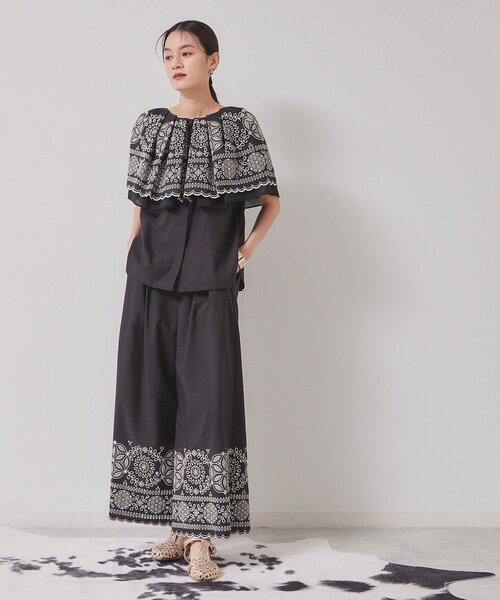 Sunauna（スーナウーナ）の「【幾何柄／エンブロイダリー】ケープカラーブラウス（シャツ/ブラウス・レディース・カーキ/ブラック・40/38）」の6枚目の写真