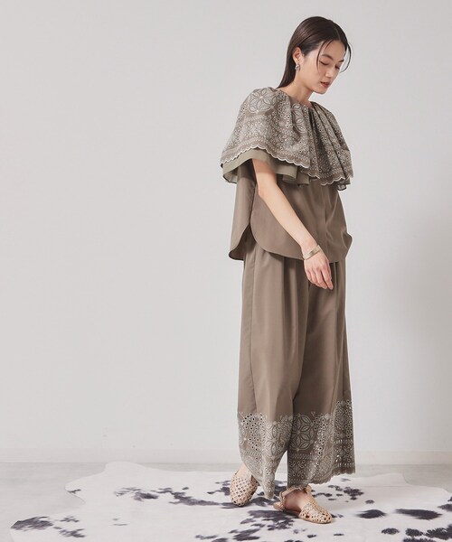 Sunauna（スーナウーナ）の「【幾何柄／エンブロイダリー】ケープカラーブラウス（シャツ/ブラウス・レディース・カーキ/ブラック・40/38）」の7枚目の写真