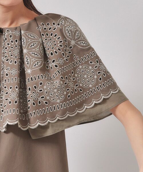 Sunauna（スーナウーナ）の「【幾何柄／エンブロイダリー】ケープカラーブラウス（シャツ/ブラウス・レディース・カーキ/ブラック・40/38）」の17枚目の写真