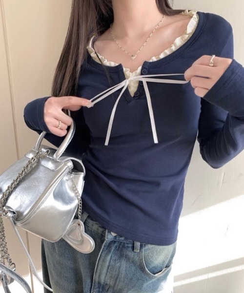 LADY LIKE（レディライク）の「サテンリボンレイヤー風トップス（Tシャツ/カットソー・レディース・アイボリー/サックスブルー/ネイビー・M）」の7枚目の写真