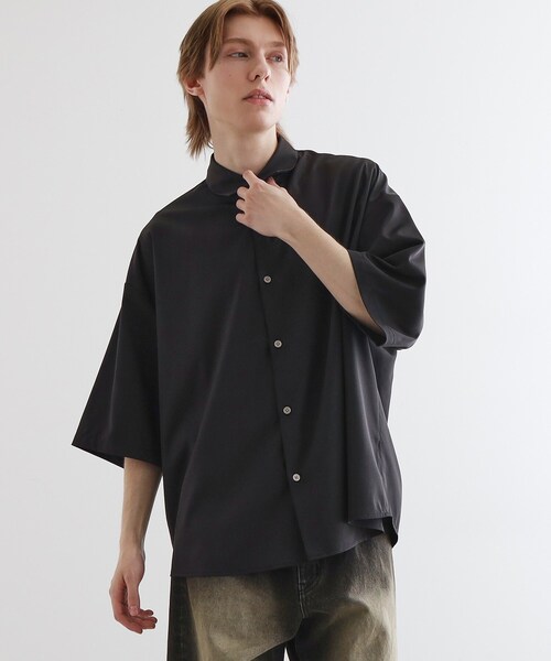 tk.TAKEO KIKUCHI（ティーケータケオキクチ）の「【WEB限定】無地/花柄アソートドレープ半袖シャツ（シャツ/ブラウス・メンズ・ホワイト/ブラック/ブルー/ホワイト系4/ブラック系3・01/02/03）」の7枚目の写真