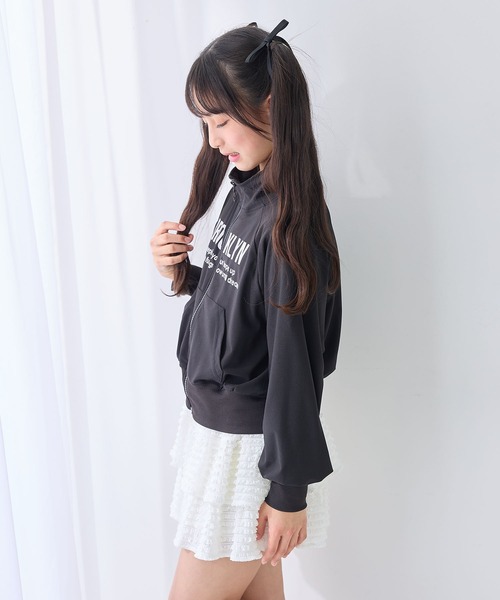 Amourire girl(アムリールガール)の「英字ロゴ トラックジャケット(UV対策/紫外線対策)(ブルゾン・キッズ・ブラック/オフホワイト・130cm/140cm/150cm/160cm)」の12枚目の写真
