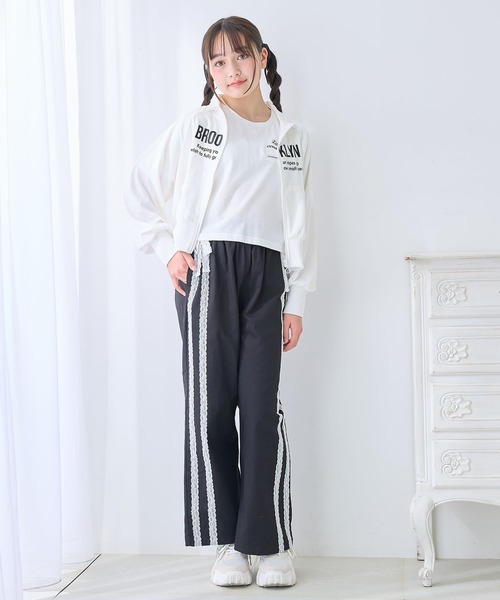 Amourire girl(アムリールガール)の「英字ロゴ トラックジャケット(UV対策/紫外線対策)(ブルゾン・キッズ・ブラック/オフホワイト・130cm/140cm/150cm/160cm)」の6枚目の写真