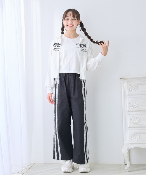 Amourire girl(アムリールガール)の「英字ロゴ トラックジャケット(UV対策/紫外線対策)(ブルゾン・キッズ・ブラック/オフホワイト・130cm/140cm/150cm/160cm)」の7枚目の写真