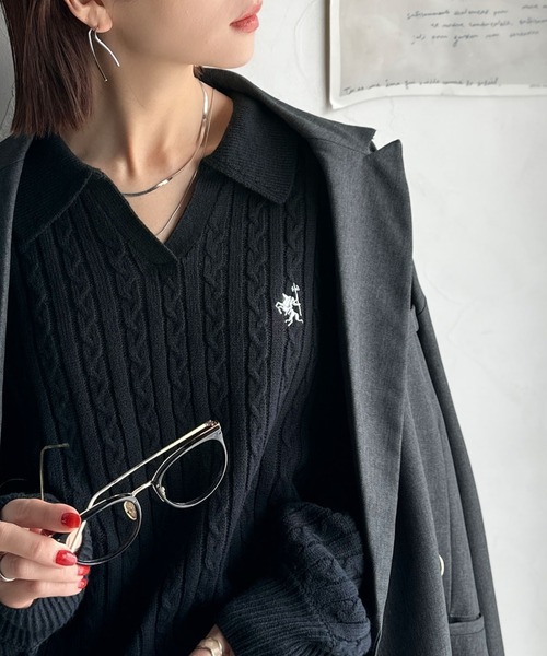 セール】”品よく華やぐ”。大人のマストバイニット。胸刺繍ケーブル編み