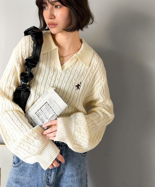 classicalelf（クラシカルエルフ）の「”品よく華やぐ”。大人のマストバイニット。胸刺繍ケーブル編みポロ襟スキッパーニット（ニット/セーター・レディース・グレー/アイボリー/ライトベージュ/ネイビー/レッド・LARGE/MEDIUM/SMALL/X-LARGE）」の8枚目の写真