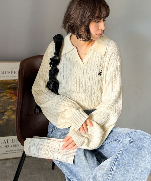classicalelf（クラシカルエルフ）の「”品よく華やぐ”。大人のマストバイニット。胸刺繍ケーブル編みポロ襟スキッパーニット（ニット/セーター・レディース・グレー/アイボリー/ライトベージュ/ネイビー/レッド・LARGE/MEDIUM/SMALL/X-LARGE）」の10枚目の写真