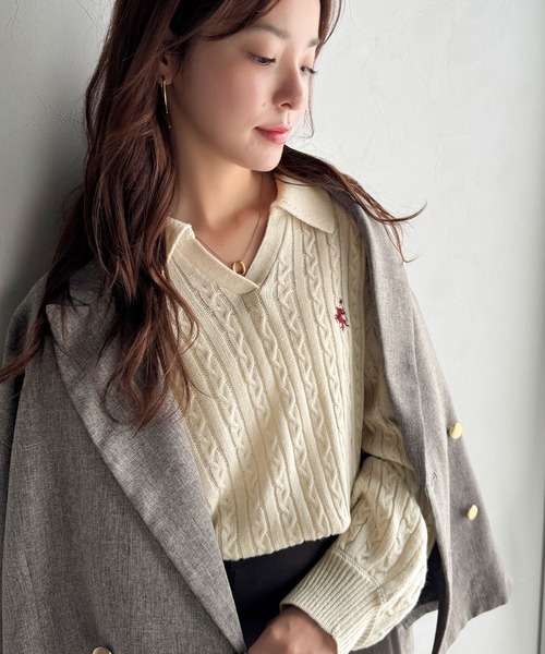classicalelf（クラシカルエルフ）の「”品よく華やぐ”。大人のマストバイニット。胸刺繍ケーブル編みポロ襟スキッパーニット（ニット/セーター・レディース・グレー/アイボリー/ライトベージュ/ネイビー/レッド・LARGE/MEDIUM/SMALL/X-LARGE）」の18枚目の写真