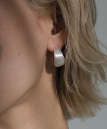 Ulysses（ユリシス）の「マットテクスチャードロップピアス（ピアス（両耳用））」