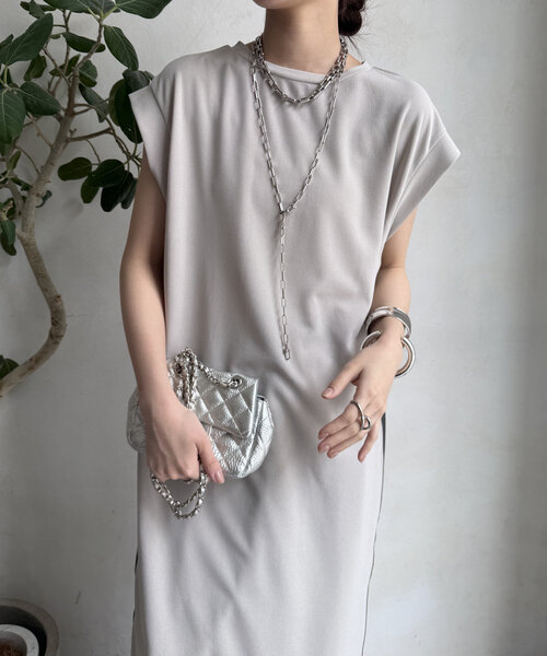 DouDou(ドゥドゥ)の「【WEB限定】カットジョーゼットサイドラインワンピース(ワンピース・レディース・ブラック/ライトグレー/ブラウン・FREE)」の2枚目の写真