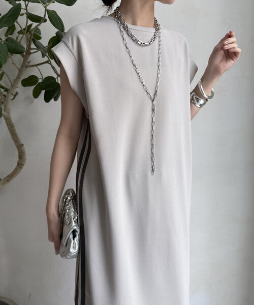 DouDou(ドゥドゥ)の「【WEB限定】カットジョーゼットサイドラインワンピース(ワンピース・レディース・ブラック/ライトグレー/ブラウン・FREE)」の17枚目の写真