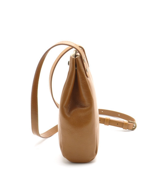 CLEDRAN（クレドラン）の「【本革 ｱﾝﾃｨｰｸ調金具】CL3854 SAINTE SHOULDER（ショルダーバッグ・レディース・キャメル/グリーン/グレー/ブラック・FREE）」の7枚目の写真