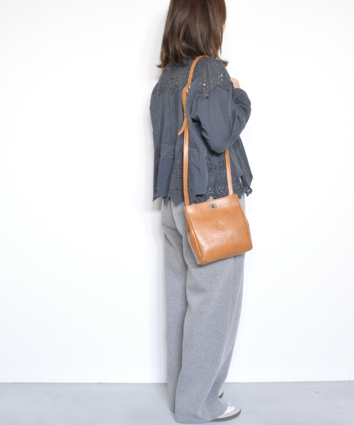 CLEDRAN（クレドラン）の「【本革 ｱﾝﾃｨｰｸ調金具】CL3854 SAINTE SHOULDER（ショルダーバッグ・レディース・キャメル/グリーン/グレー/ブラック・FREE）」の18枚目の写真