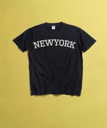 minius（ミニウス）の「【PLACE NAME】オリジナルデザイン アメカジカレッジロゴプリント半袖Tシャツ（Tシャツ/カットソー）」