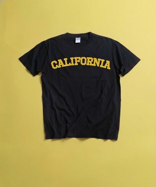 minius(ミニウス)の「【PLACE NAME】オリジナルデザイン アメカジカレッジロゴプリント半袖Tシャツ(Tシャツ/カットソー・メンズ・ホワイト系その他2/ホワイト系その他4/ブラック系その他/ブラック系その他3/ブラック系その他5/ホワイト系その他/ホワイト系その他3/ブラック系その他4/ホワイト系その他5/ブラック系その他2・SMALL/MEDIUM/LARGE/X-LARGE)」の9枚目の写真