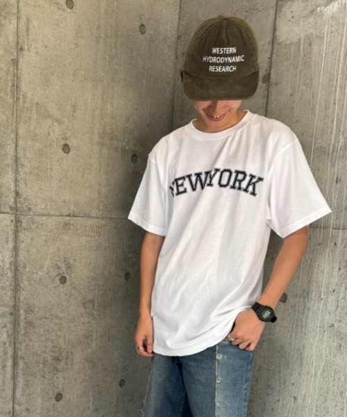 minius(ミニウス)の「【PLACE NAME】オリジナルデザイン アメカジカレッジロゴプリント半袖Tシャツ(Tシャツ/カットソー・メンズ・ホワイト系その他2/ホワイト系その他4/ブラック系その他/ブラック系その他3/ブラック系その他5/ホワイト系その他/ホワイト系その他3/ブラック系その他4/ホワイト系その他5/ブラック系その他2・SMALL/MEDIUM/LARGE/X-LARGE)」の19枚目の写真