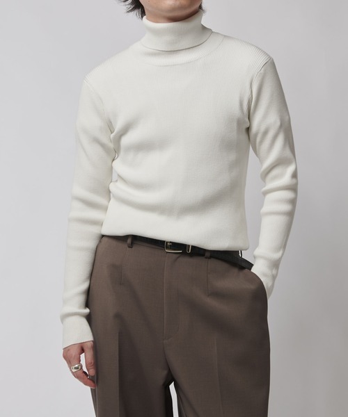 Lui's（ルイス）の「スリムタートルニット（ニット/セーター・メンズ・チャコールグレー/ブラック/ホワイト/ブラウン・S/M）」の2枚目の写真