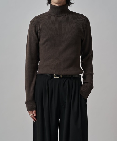 Lui's（ルイス）の「スリムタートルニット（ニット/セーター・メンズ・チャコールグレー/ブラック/ホワイト/ブラウン・S/M）」の4枚目の写真